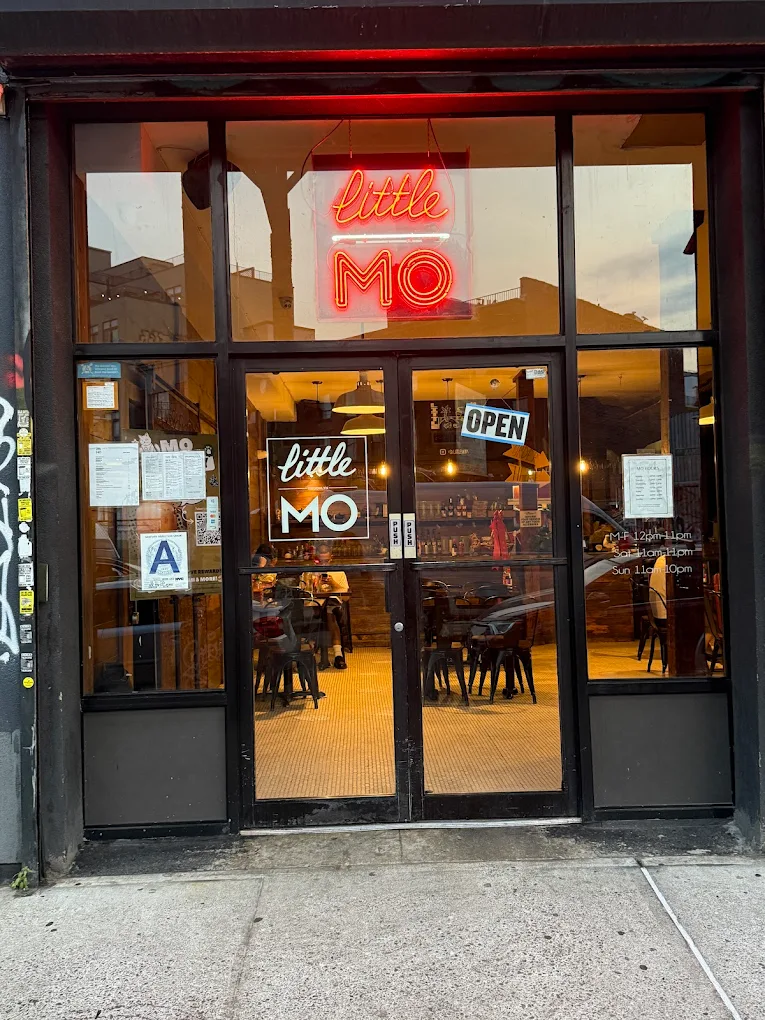 Little Mo's storefront on Myrtle Avenue at night